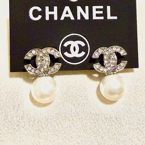 Lulubelle Boutique Jewelry - Silver and White Pearl Drop Earrings